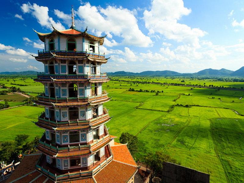 Wat Tham Khao Noi