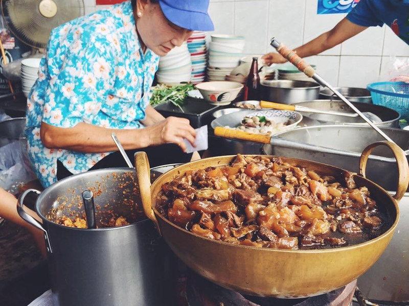 Rangsit boat noodles Behind the way of Thep Nakhon Sawan