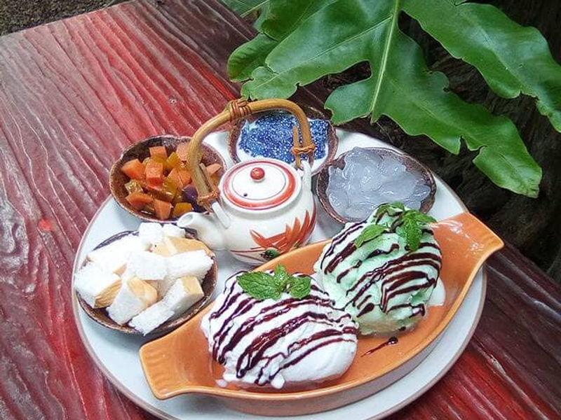 Rice noodles at Lung Lee's garden