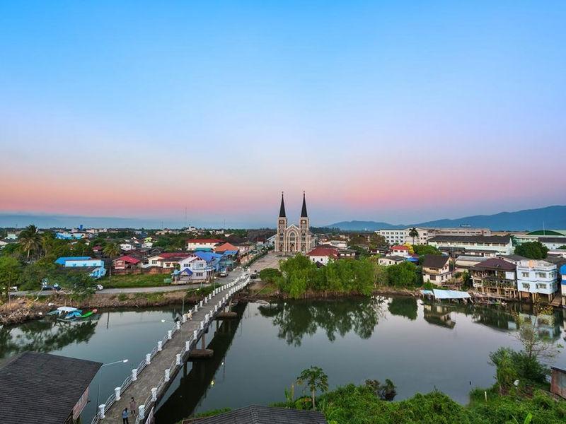 Chanthaboon Waterfront Community