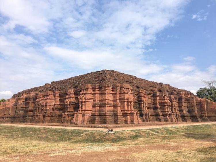 Khao Klang Nok（金字塔，泰国）