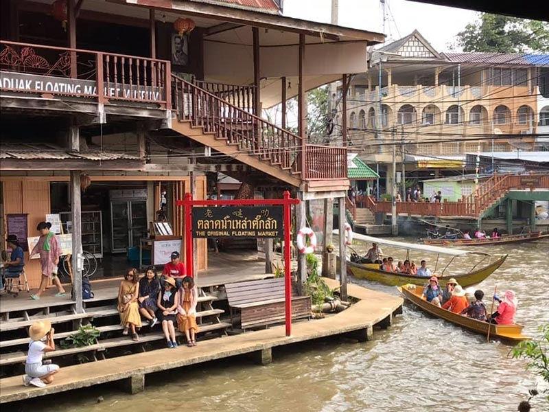 Lao Tak Luk Floating Market