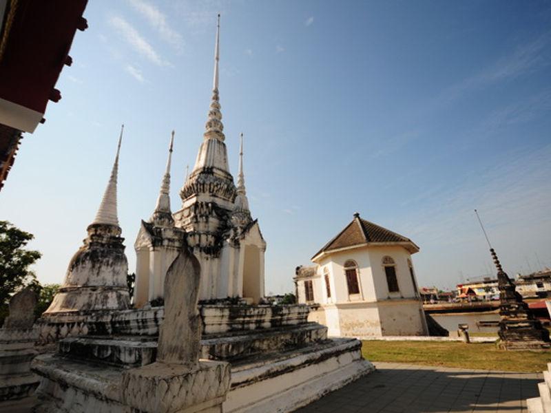 Wat Uposatharam (Wat Bot)