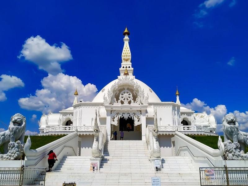 Wat Bueng Latthiwan