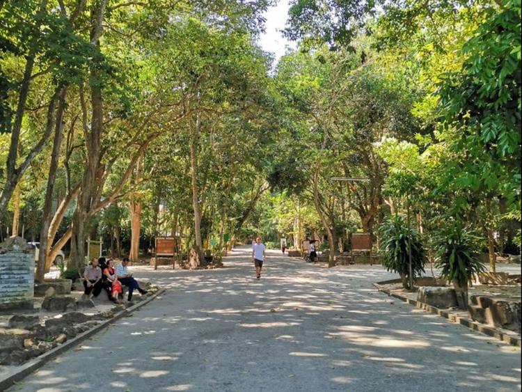 Moklaphalaram Garden (Wat Than Nam Lai)