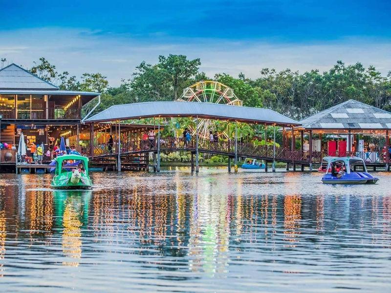 Koh Kloi Floating Market