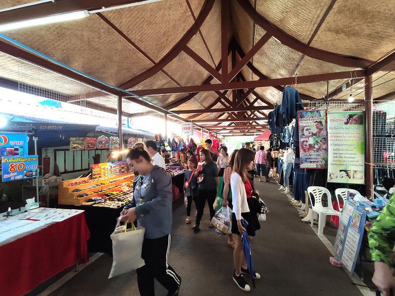 Bang Nam Phueng Floating Market