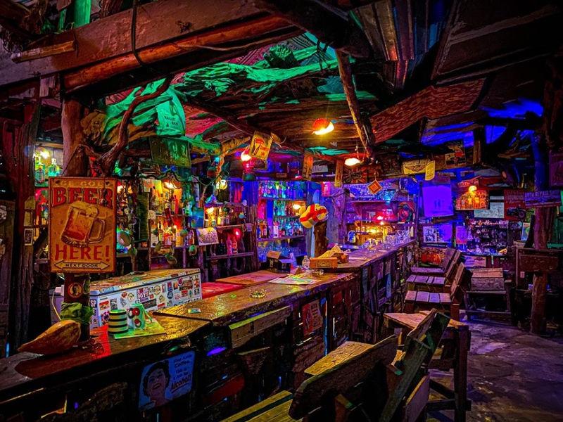 Hippy Bar เกาะพยาม