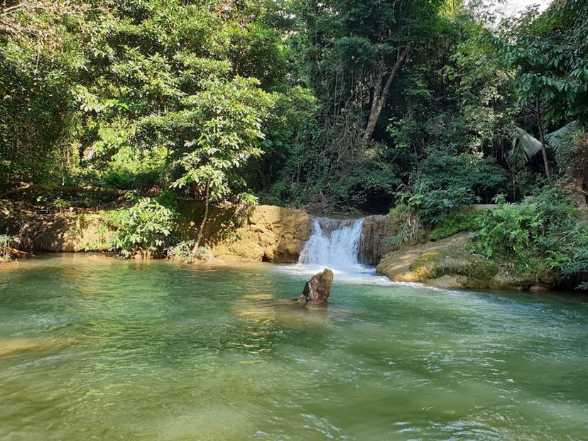 Kroeng Krawia Waterfall