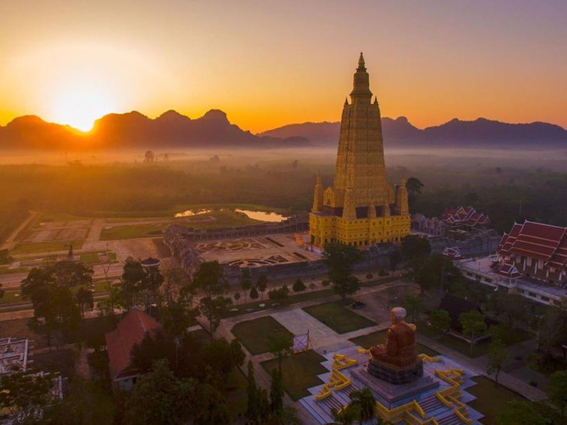 Wat Mahathat Wachiramongkol (Wat Bang Thong)