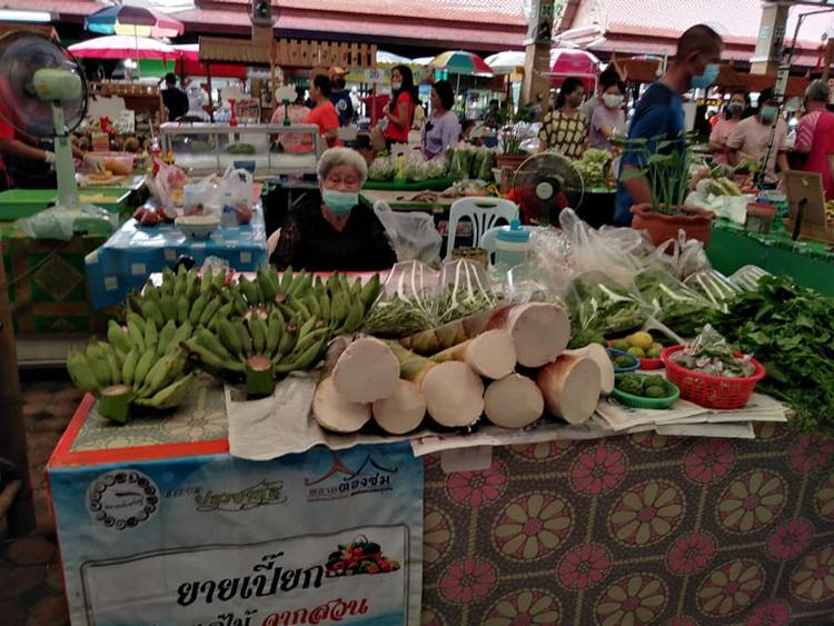 Wat Yai Sawang Arom Riverside Market