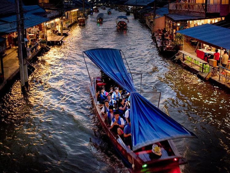 Amphawa floating market