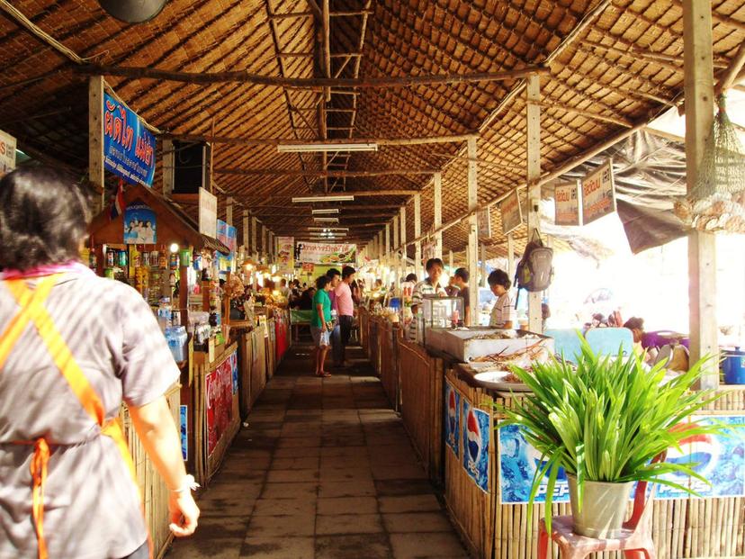 Khlong Lat Mayom Floating Market