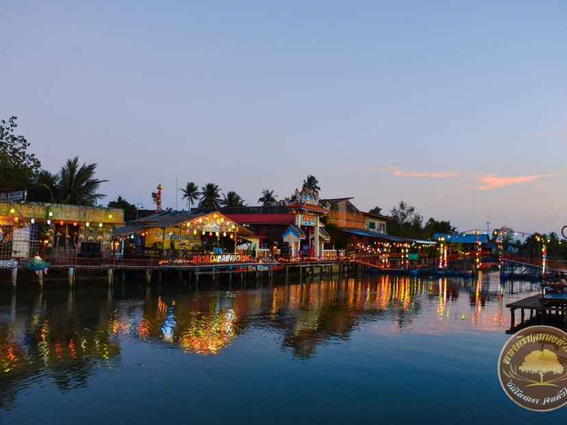 Khlong Hua Sai Floating Market