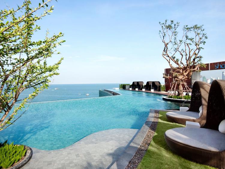 Edge (เอดจ์) Hilton Pattaya Hotel