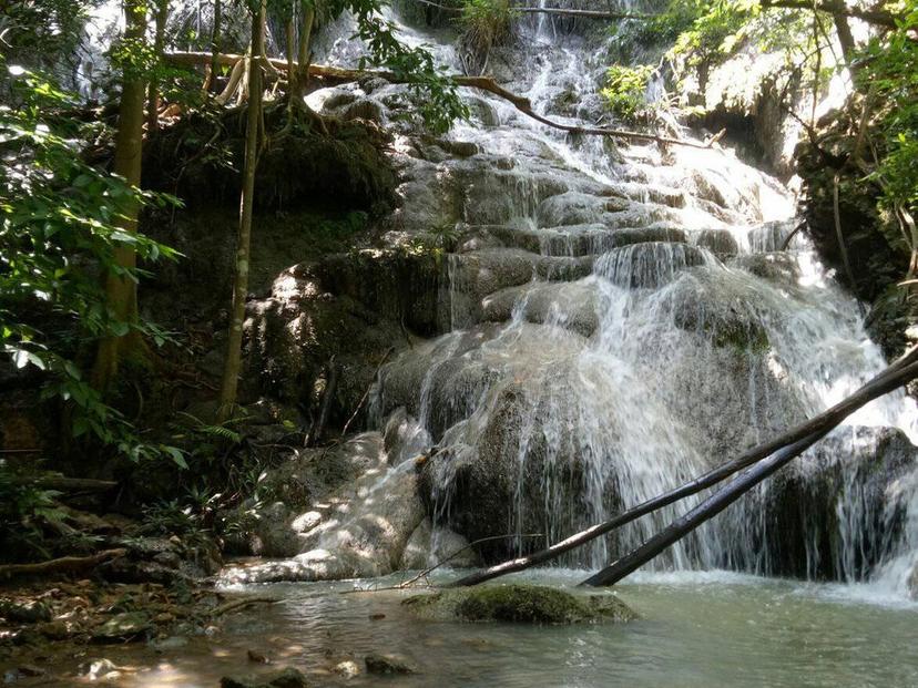 Huai Lao Waterfall Forest Park