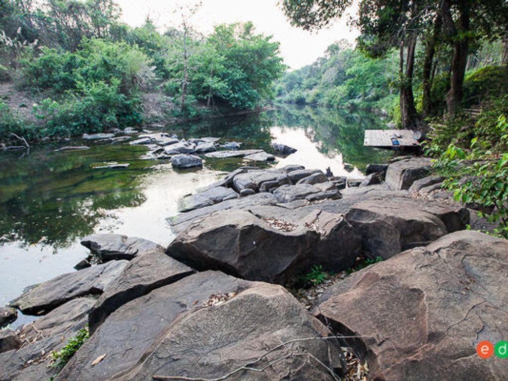 Kaeng Hin Phoeng Waterfall