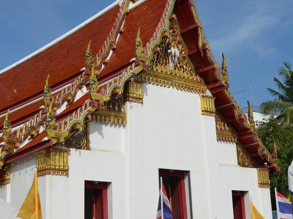 Wat Bueng Phra Aram Luang