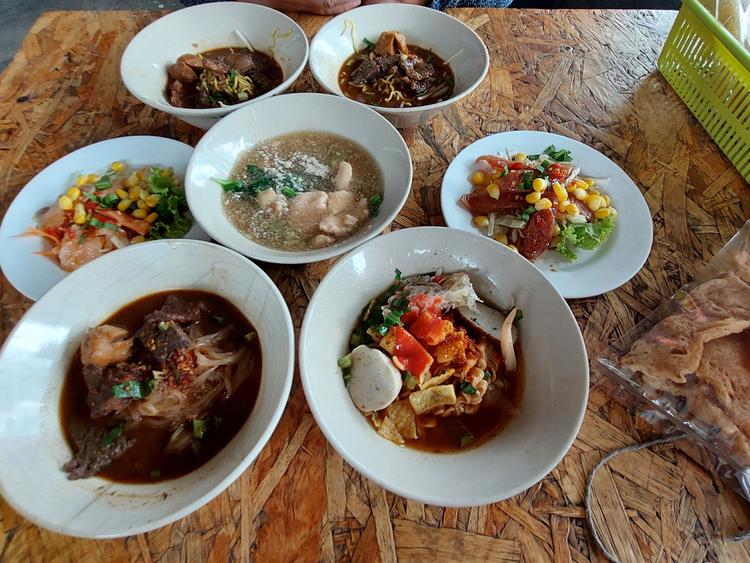 ร้านก๋วยเตี๋ยวโอ่งบารอกัส