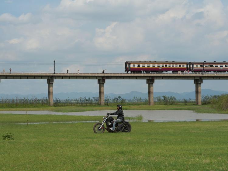 สะพานรถไฟลอยน้ำเขื่อนป่าสักชลสิทธิ์