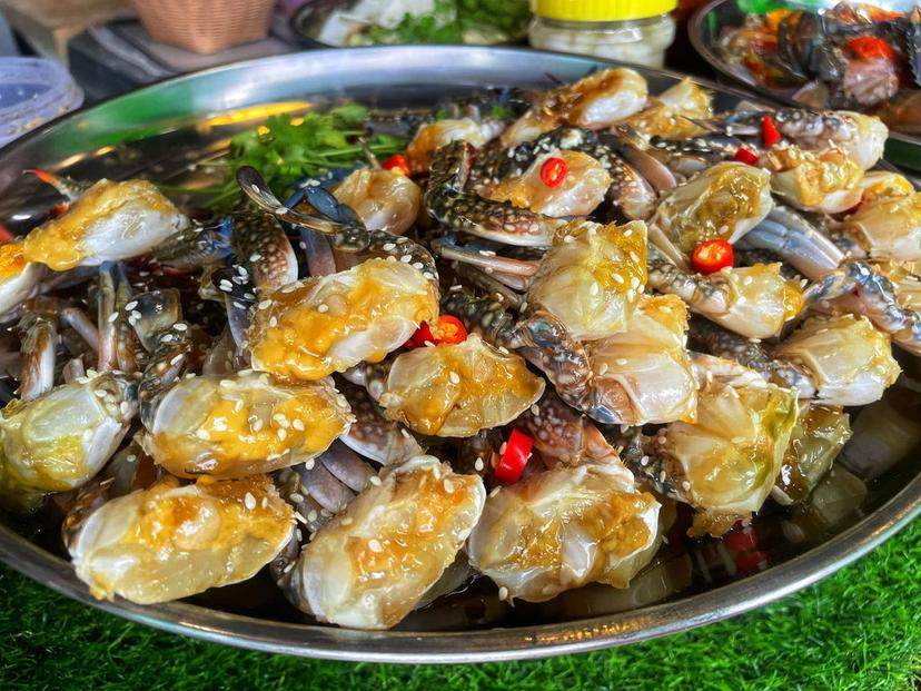 Pu Phuket Mango Salad with Blue Crab