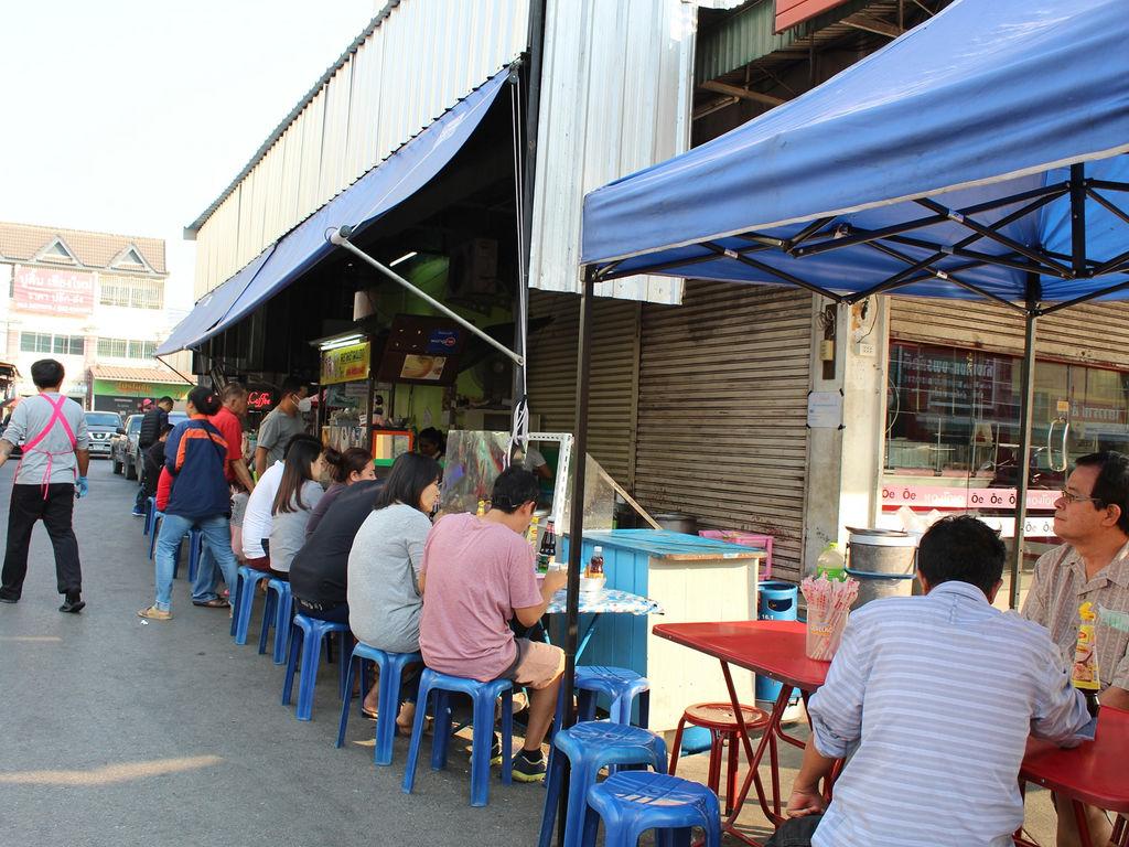 ร้านโจ๊ก ตลาดสามแยก สันทราย เชียงใหม่