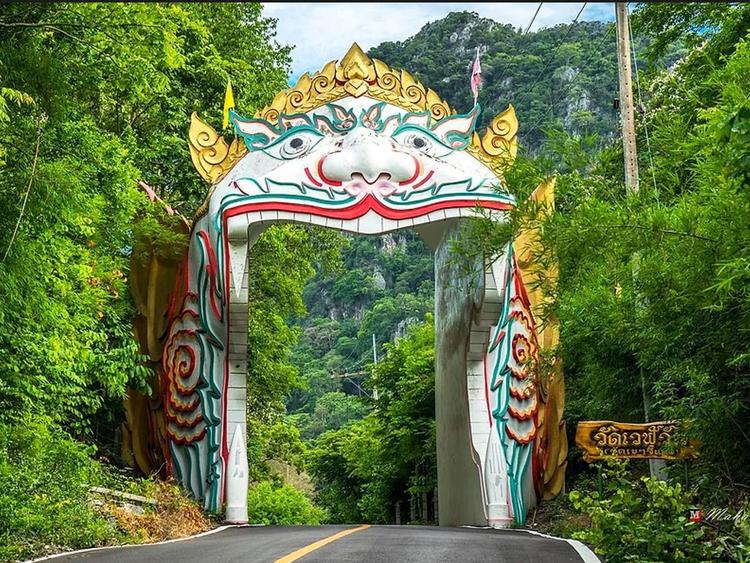 Wat Weluwan (Khao Chin Lae)