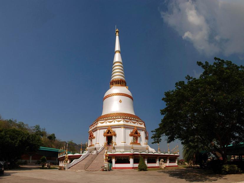 Wat Tham Muninat (Tham Ruesi)