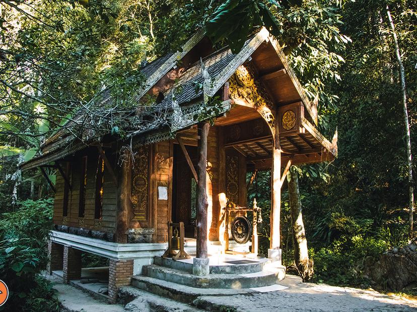 Wat Khanthaprueksa (Mae Kampong Temple)