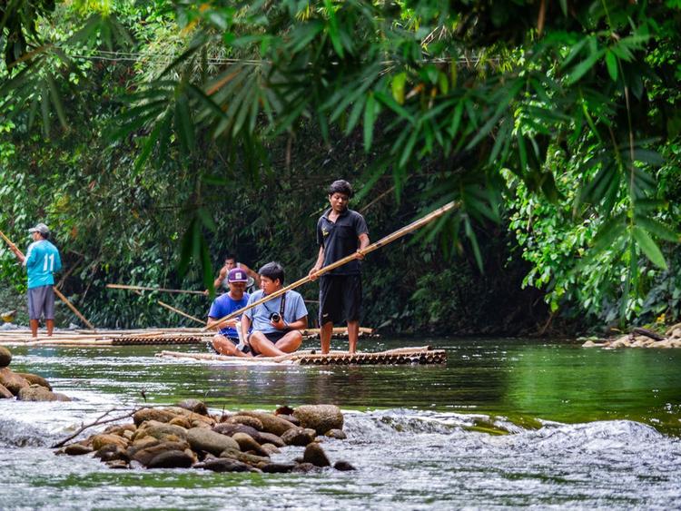 ล่องแพไม้ไผ่วังเคียงคู่ Komol‘s corner bamboo rafting