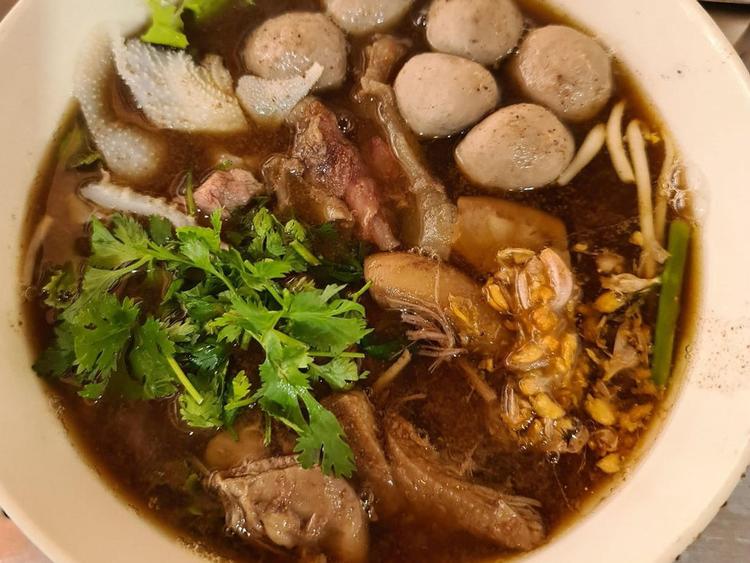 ก๋วยเตี๋ยวเนื้อวัวรสเยี่ยมสาขาประตูเชียงใหม่