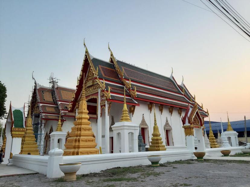 Wat Pak Nam Amphawa