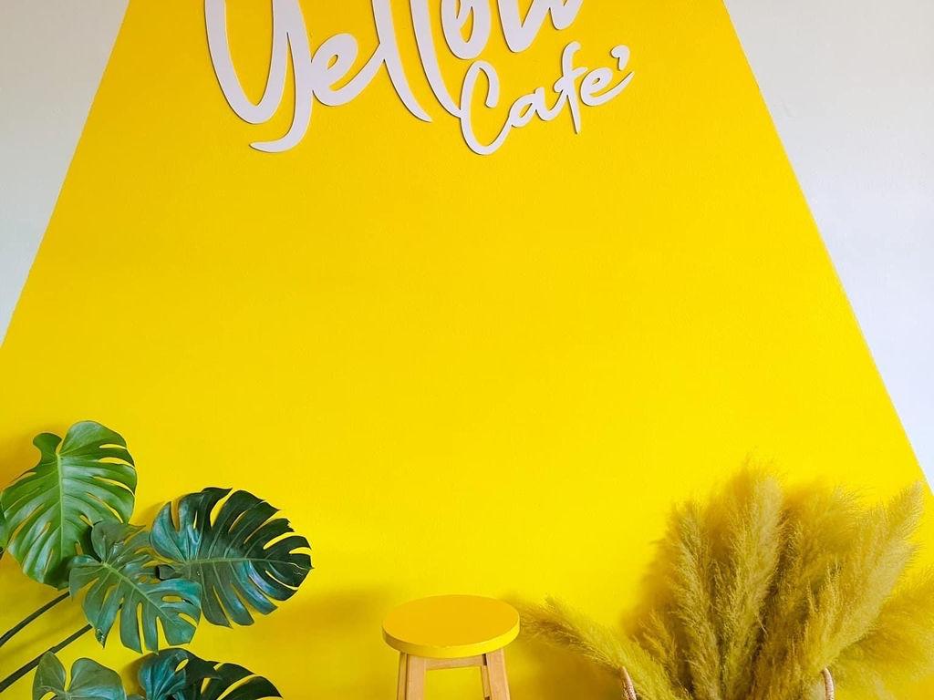 yellow cafe