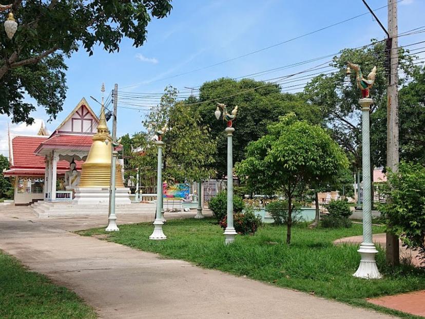 Wat Pho Si Sattha Tham (Wat Klang)