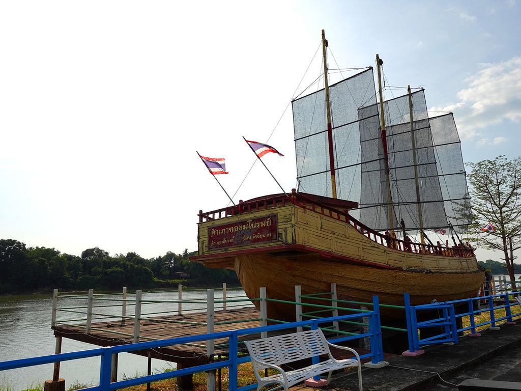 Samphao Thong, Khung Samphao Market