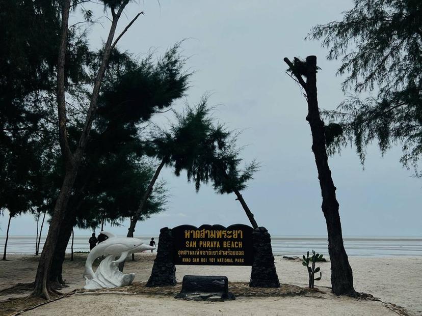 หาดสามพระยา