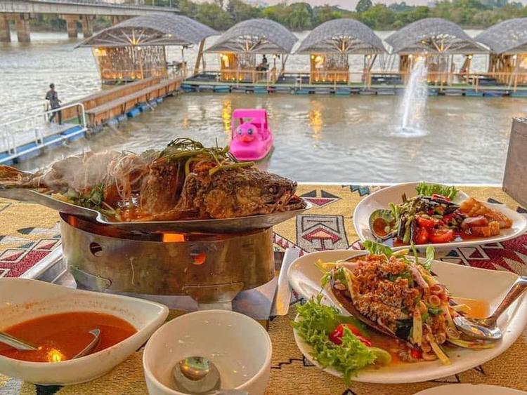 ร้านอาหารชมจันทร์ อุบล