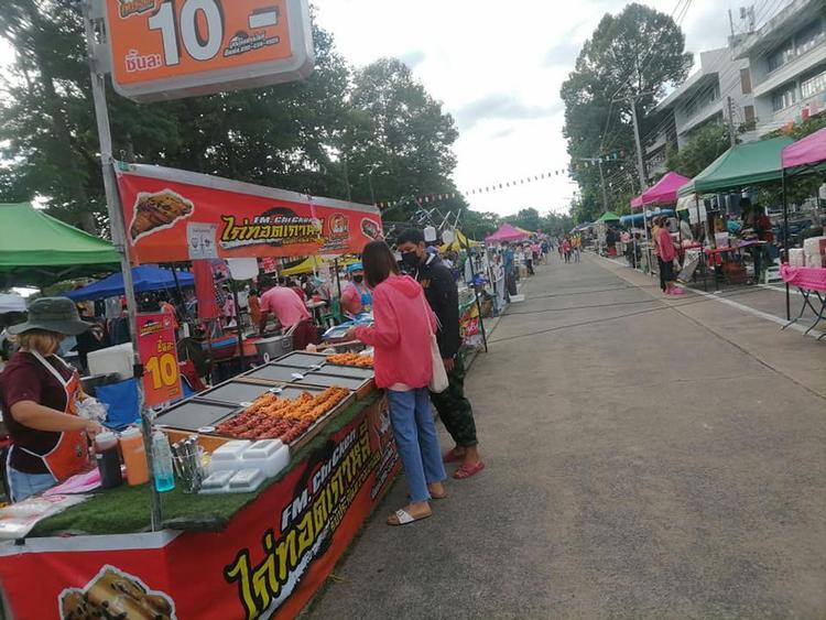 Sisaket walking street