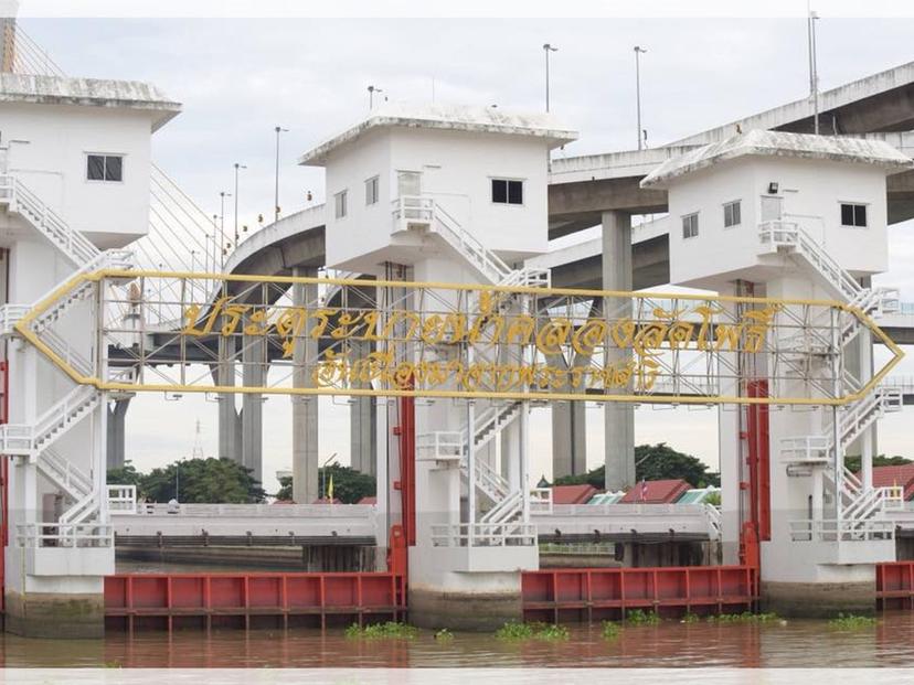 Khlong Lat Pho floodgate project