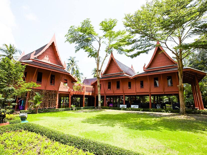 King Rama II Memorial Park His Majesty King Buddha Lertla Naphalai