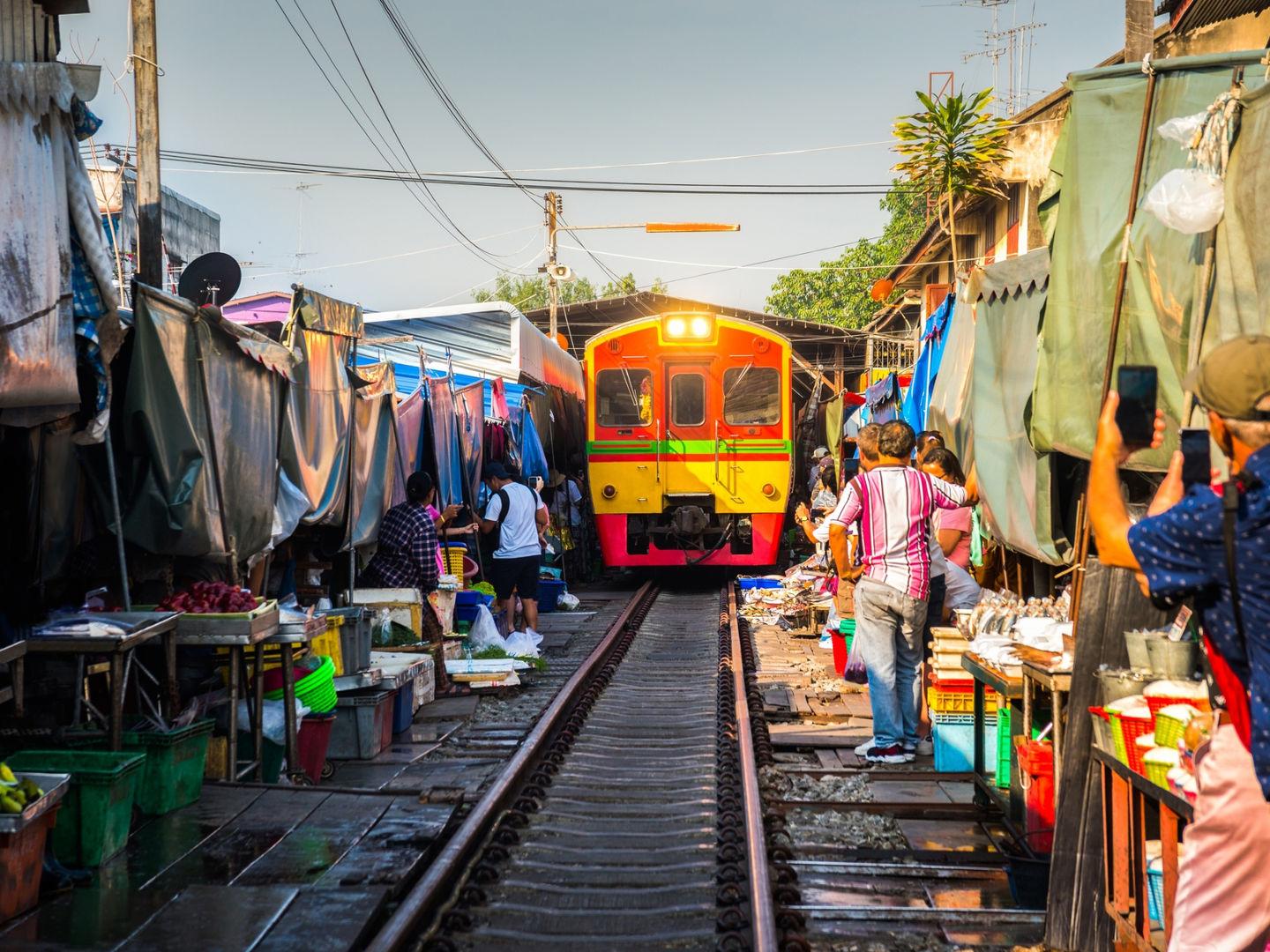 ตลาดร่มหุบ