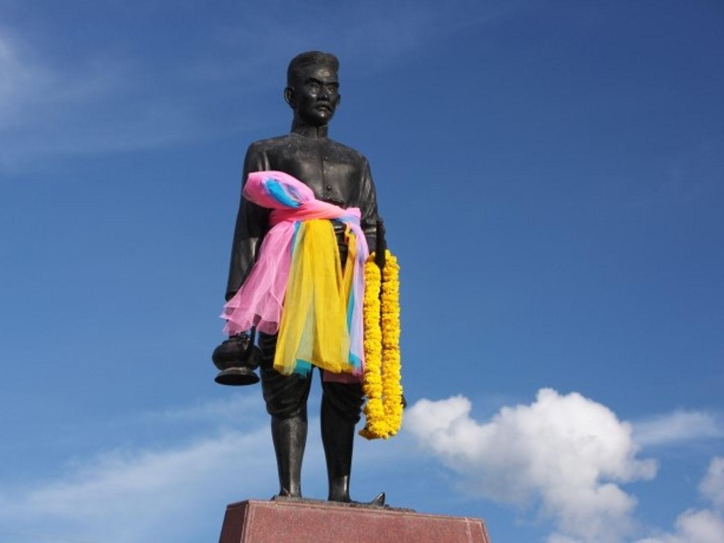 อนุสาวรีย์พระยาชัยสุนทร (ท้าวโสมพะมิตร)