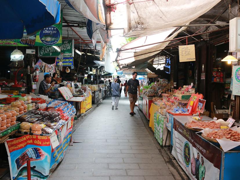 Sam Chuk Market, Centennial Market