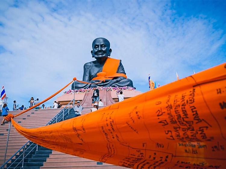 Huay Mongkol Temple