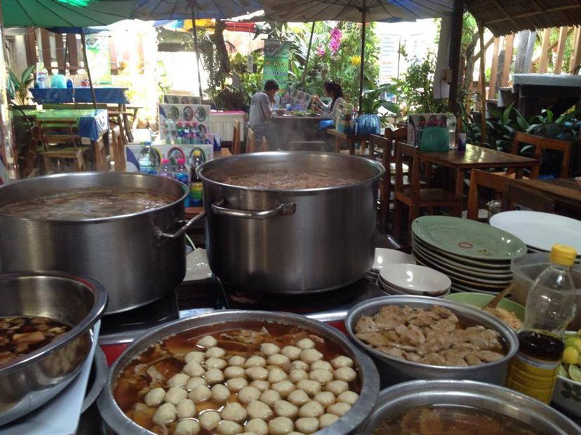 Dern Dong Noodle, Suphanburi