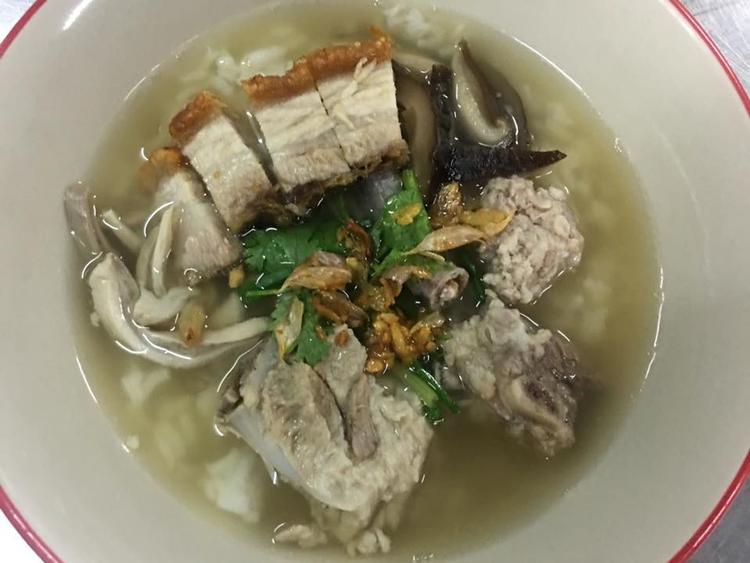 Porridge with pork ribs Yaowarat