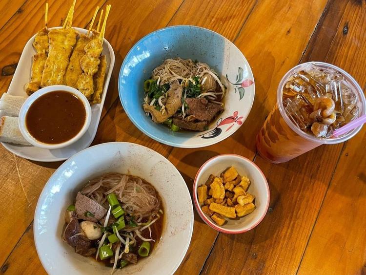 ก๋วยเตี๋ยวเรือแม่ต่วม อยุธยา