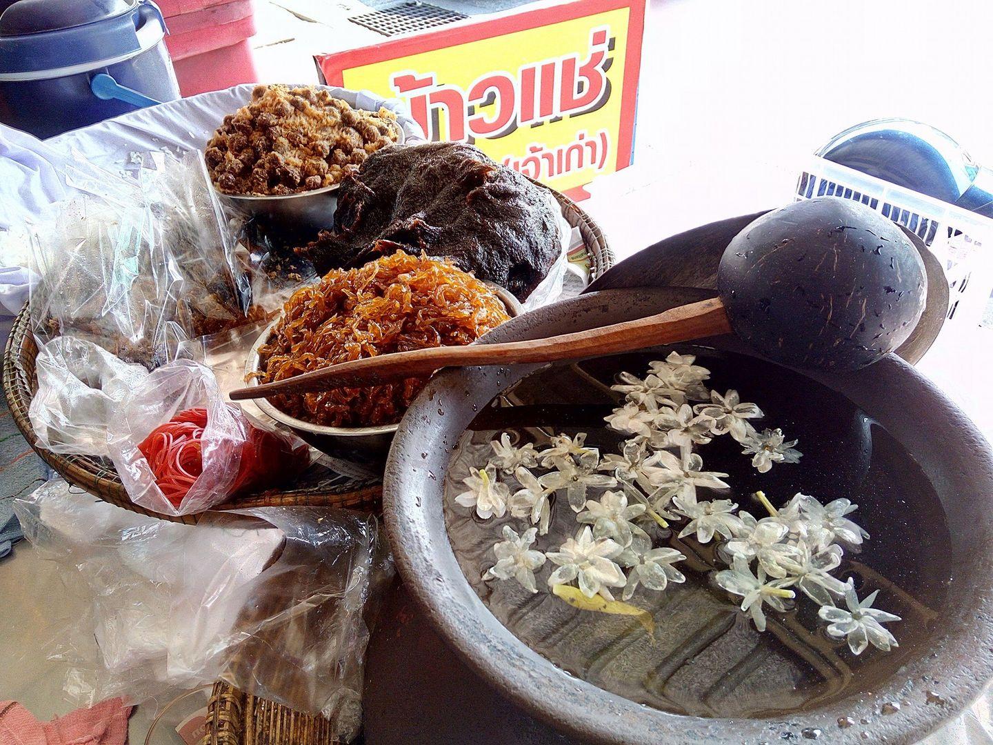 ข้าวแช่ป้าอ่อนเจ้าเก่า ตลาดอนามัยเพชรบุรี