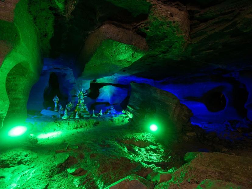 Si Mongkhon Cave (Tham Din Phiang)