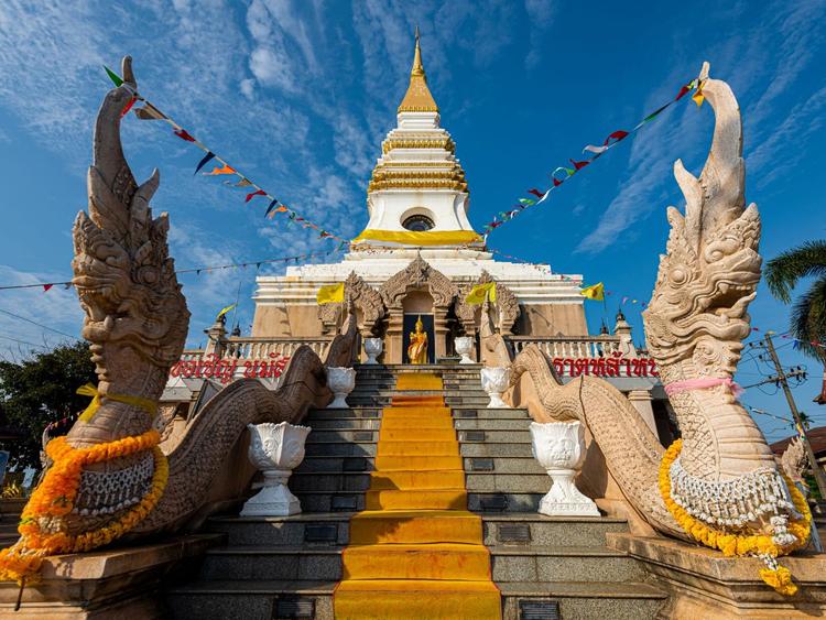 พระธาตุหล้าหนอง